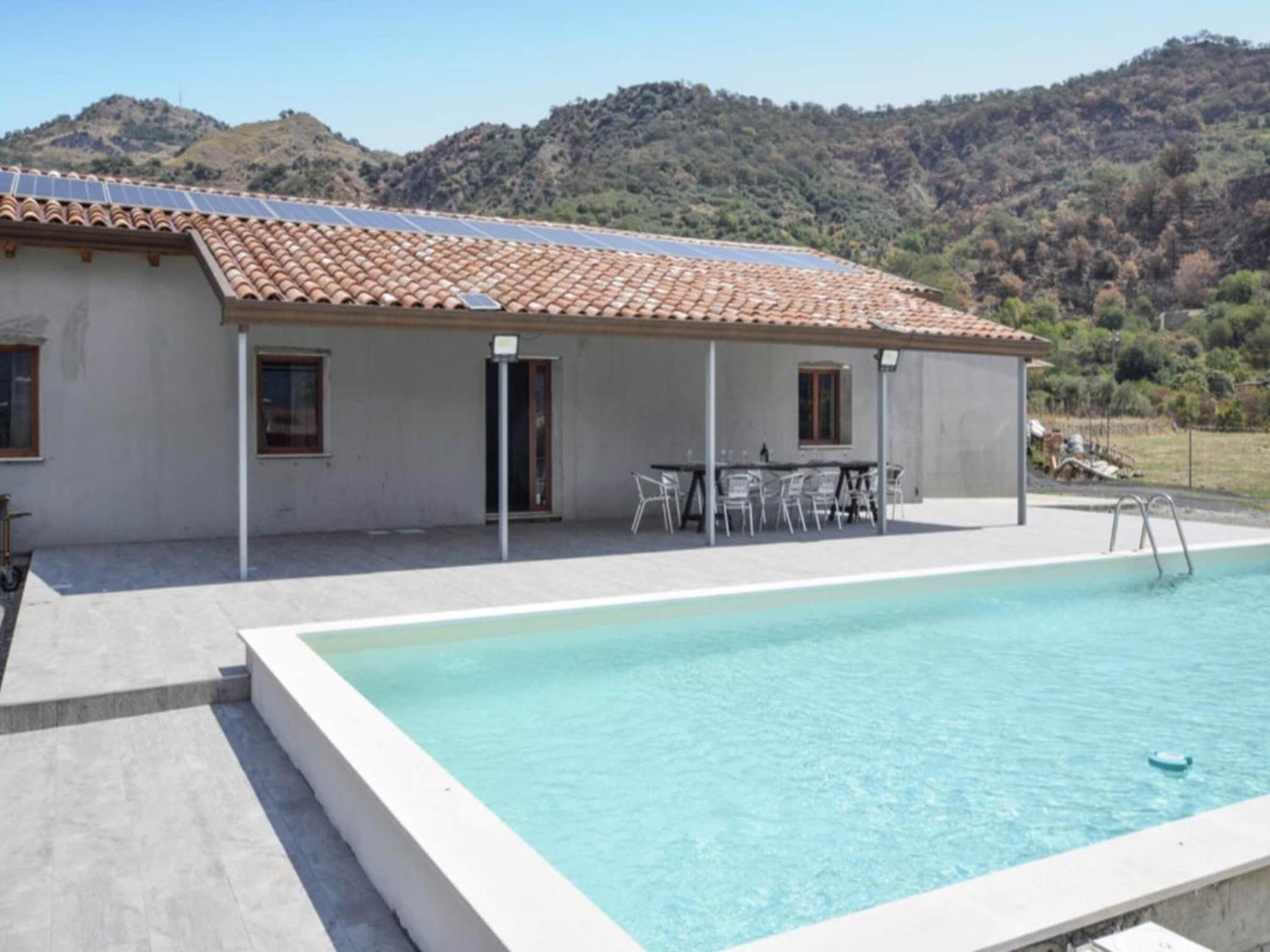 Elegant With Swimming Pool Near Etna Villa *